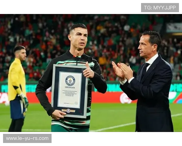 年度体育盛典圆满落幕，明星运动员摘得荣誉，荣耀时刻点燃激情