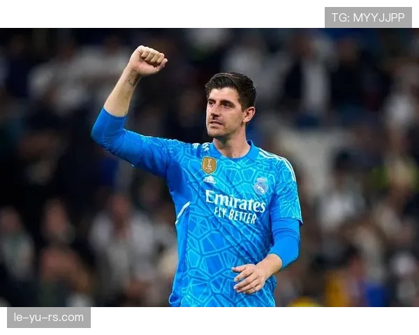 库尔图瓦荣膺西甲金手套奖，状态回暖彰显顶级门将实力