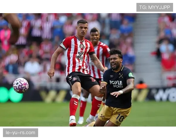 德斯蒂尼·乌多吉在英超新赛季首战中表现出色，为球队赢得开门红贡献力量